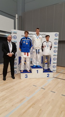 Miska hopeaa U21 -75